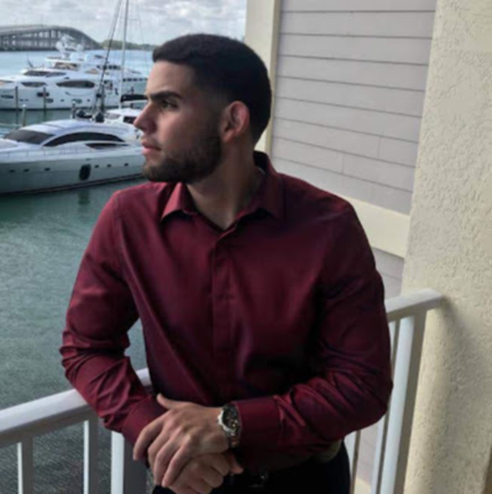 Meet your Posher, Luis